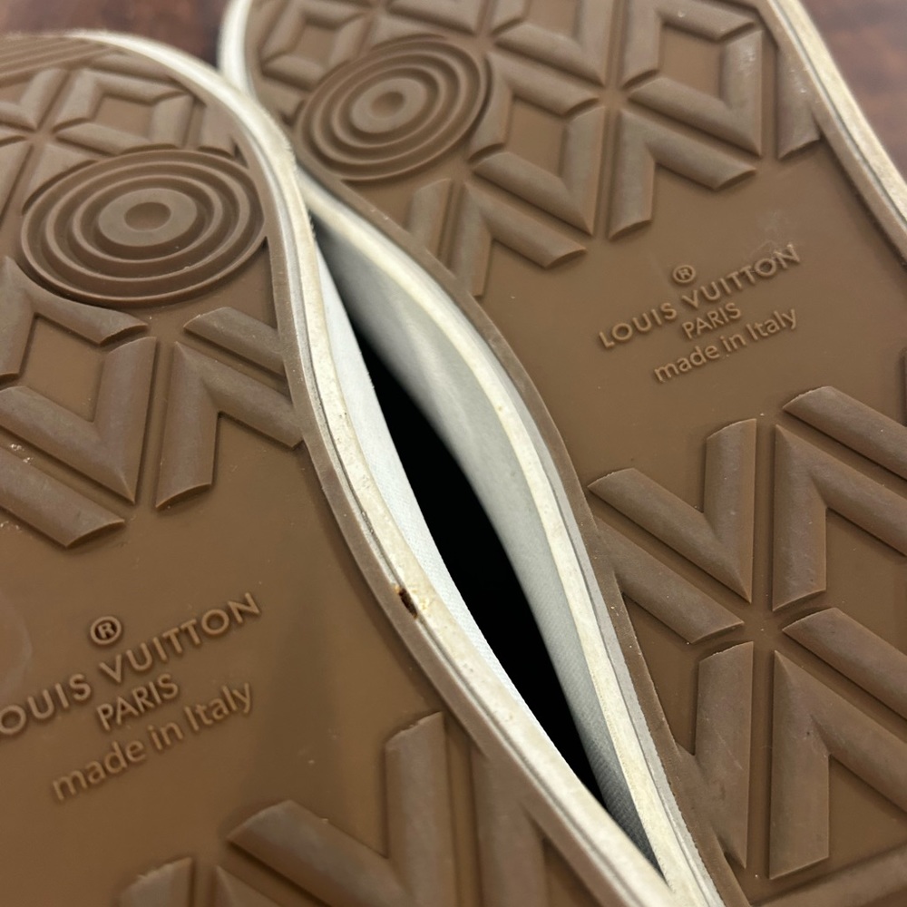 Authentic Men’s Louis Vuitton Black LV Logo Sneakers,Sz 10 - Picture 3 of 9